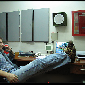 fot upp p� skrivbord p� verk